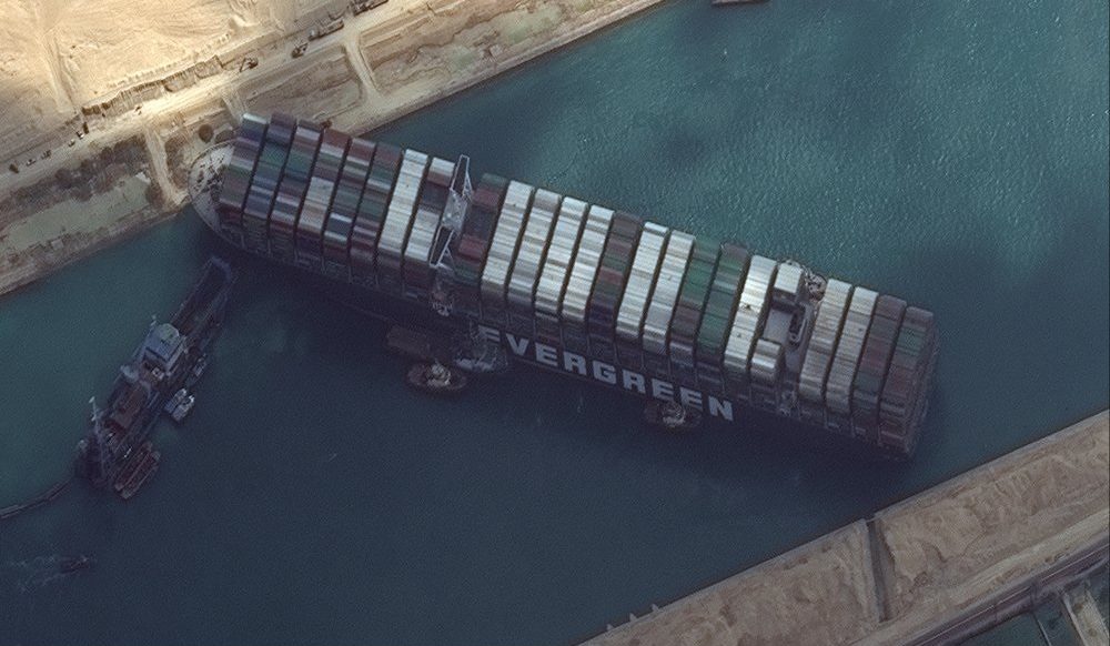 Giá xăng dầu và cà phê trên thị trường giao dịch hàng hóa sẽ như thế nào nếu kênh đào Suez chưa được thông thương?