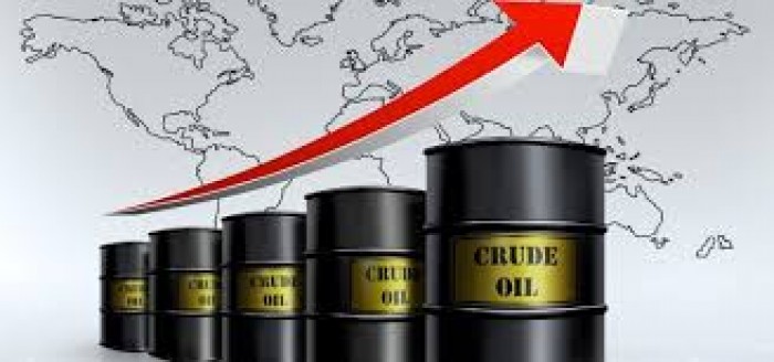 Giá dầu thô gần đạt đến mức cao trước khi có biến thể Omiron xuất hiện