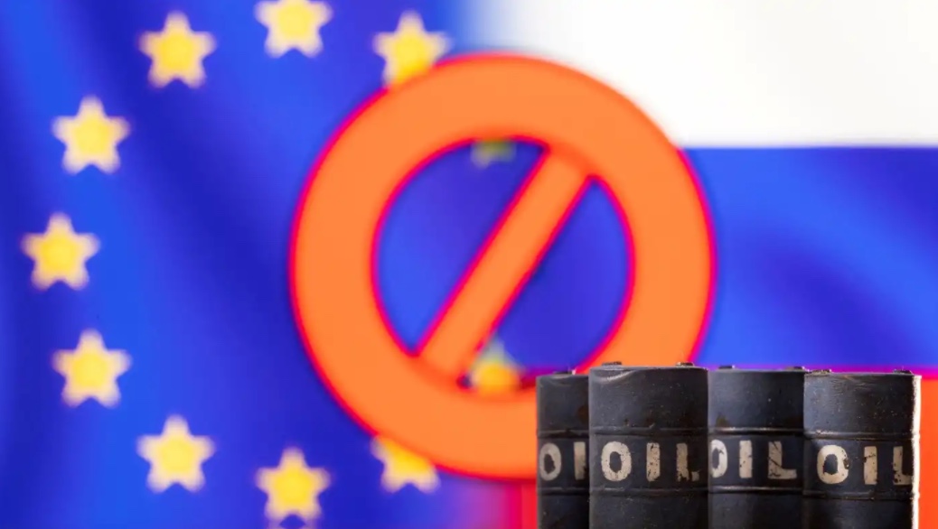 Lo ngại nguồn cung sụt giảm từ Nga và các lệnh cấm dầu từng bước của EU giúp giá dầu duy trì đà tăng nhẹ