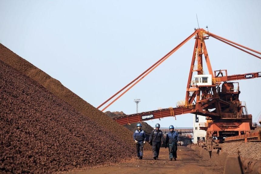 Giá quặng sắt đang phản ứng phần lớn theo các tin tức từ Trung Quốc