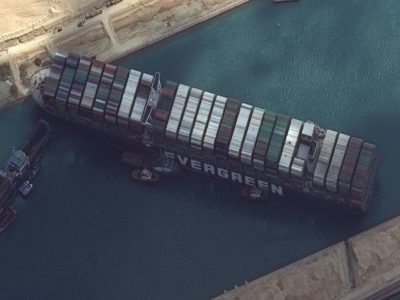 Giá xăng dầu và cà phê trên thị trường giao dịch hàng hóa sẽ như thế nào nếu kênh đào Suez chưa được thông thương?