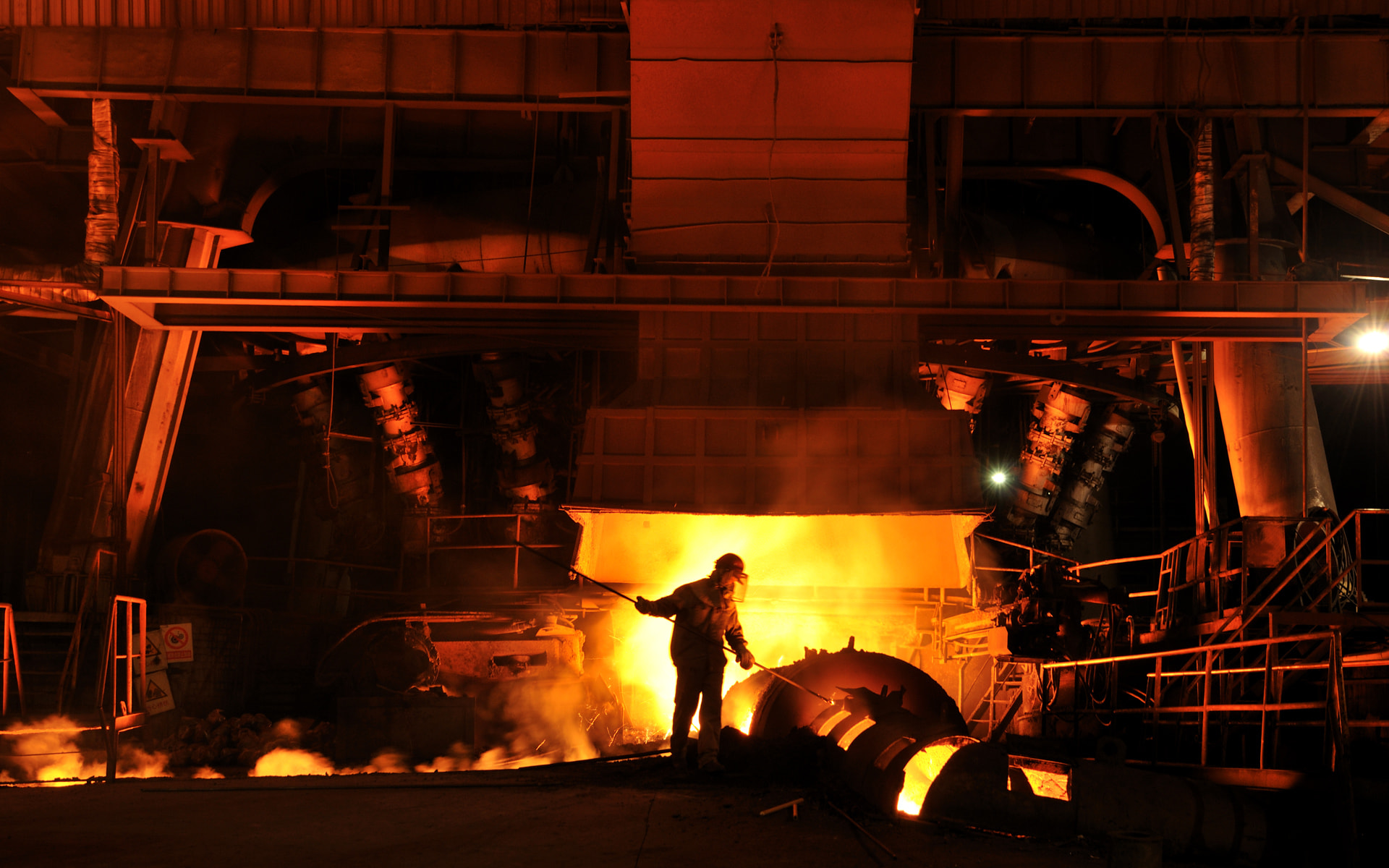 Giá quặng sắt tăng vọt khi dòng vốn của các nhà đầu tư Trung Quốc quay lại thị trường