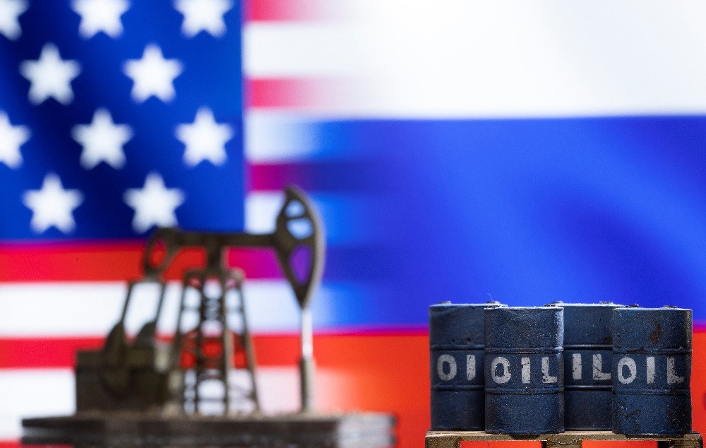 Mỹ và Anh công bố lệnh cấm nhập khẩu dầu của Nga đẩy giá dầu tiếp tục lên cao