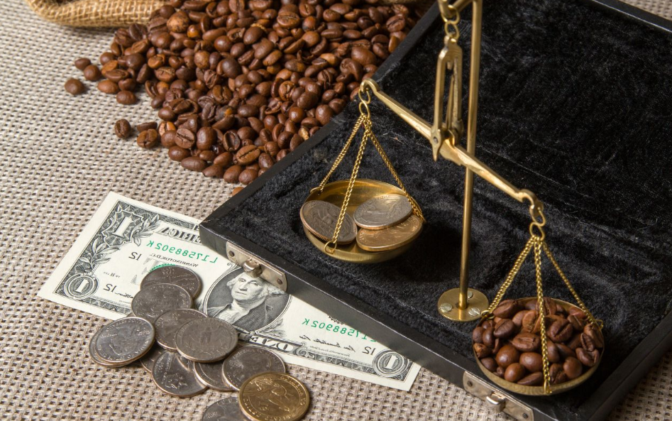 Dòng tiền đầu tư kéo về thị trường Bạc và Cà phê trong tháng 11