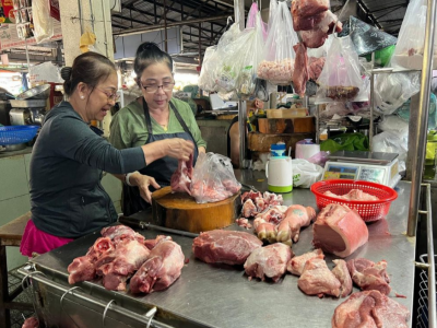 Heo mảnh bị chợ đầu mối "đánh" giá lên và bài toán bình ổn thị trường