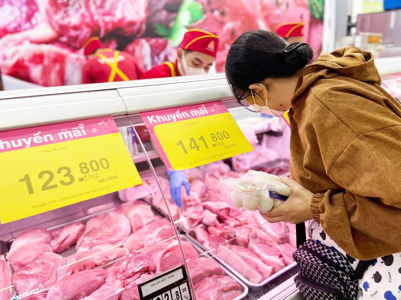 Giá heo biến động cuối năm: Doanh nghiệp chủ động nguồn cung