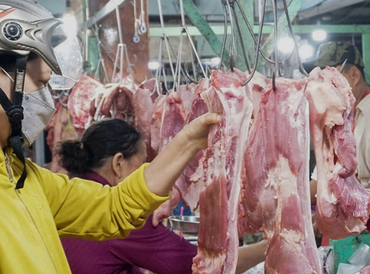 Giá heo hơi tiếp tục tăng kéo theo giá mảnh ở chợ đầu mối tăng cao