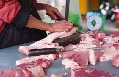 Chi phí vận chuyển tăng, giá thịt heo cũng tăng theo