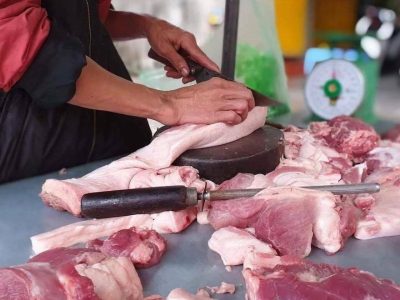 Chi phí vận chuyển tăng, giá thịt heo cũng tăng theo