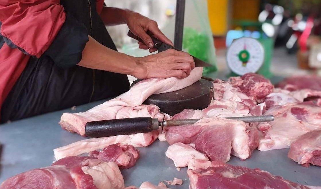 Chi phí vận chuyển tăng, giá thịt heo cũng tăng theo