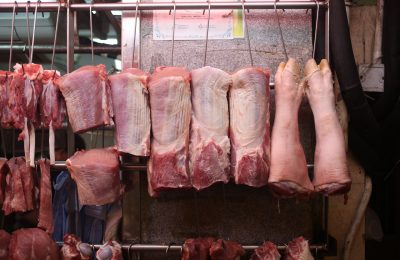 Giá thịt heo ngày 10/03: Cả heo hơi và heo mảnh tại chợ đầu mối đều tiếp tục rớt mạnh