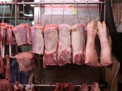 Giá thịt heo ngày 10/03: Cả heo hơi và heo mảnh tại chợ đầu mối đều tiếp tục rớt mạnh