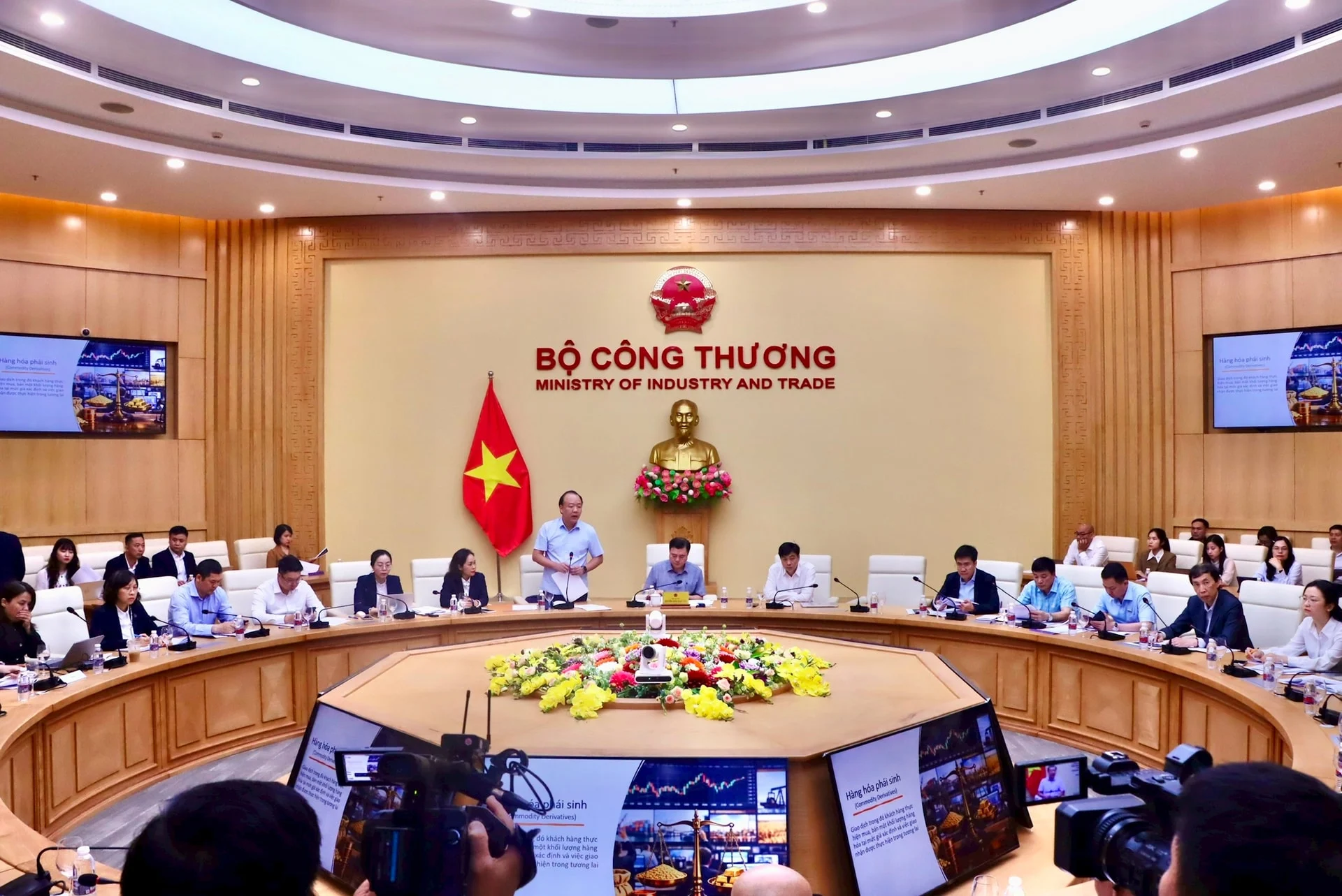 Hoàn thiện khung pháp lý cho thị trường hàng hóa phái sinh